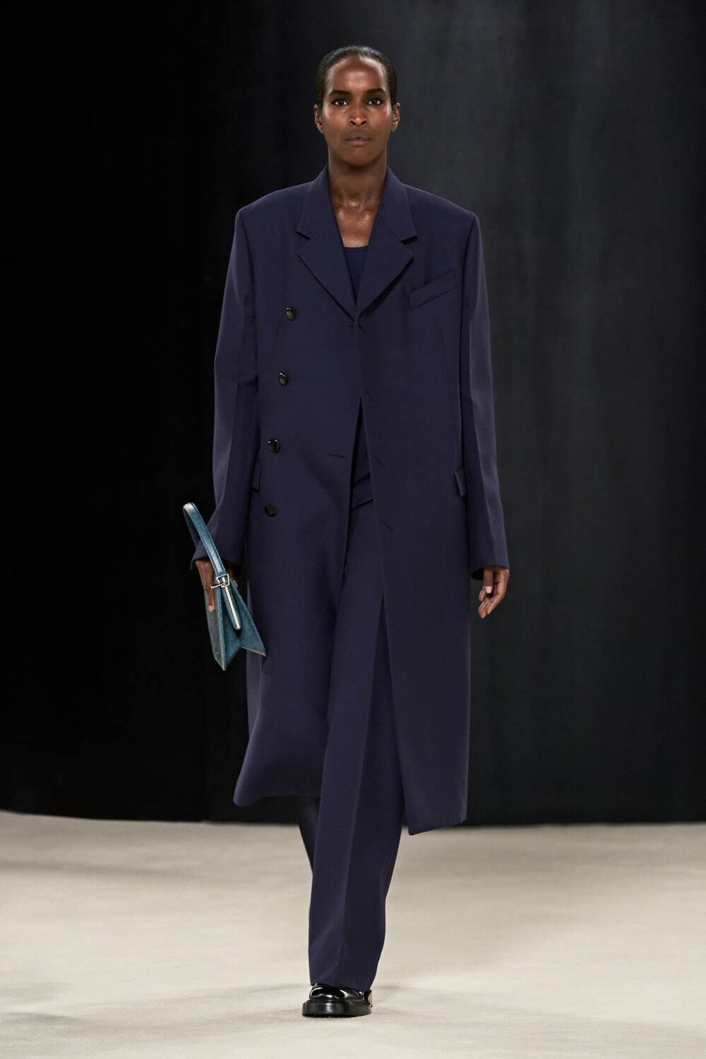 フェラガモ(Ferragamo) 2023-24年秋冬ウィメンズ&メンズコレクション