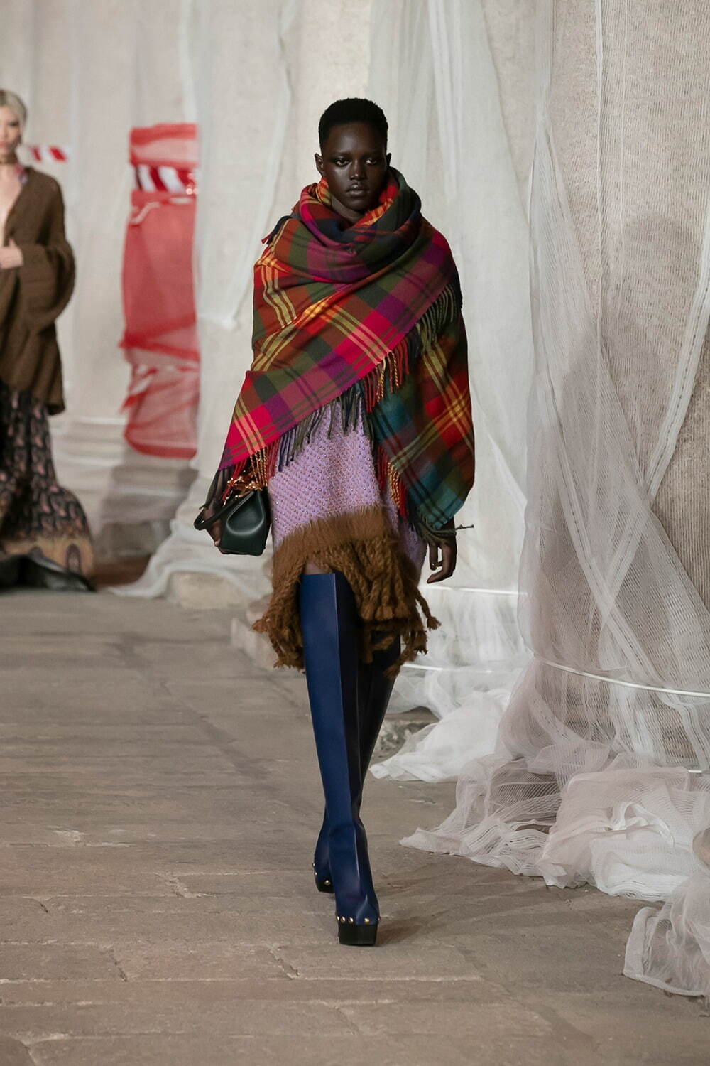 エトロ(ETRO) 2023-24年秋冬ウィメンズコレクション - ファッションプレス