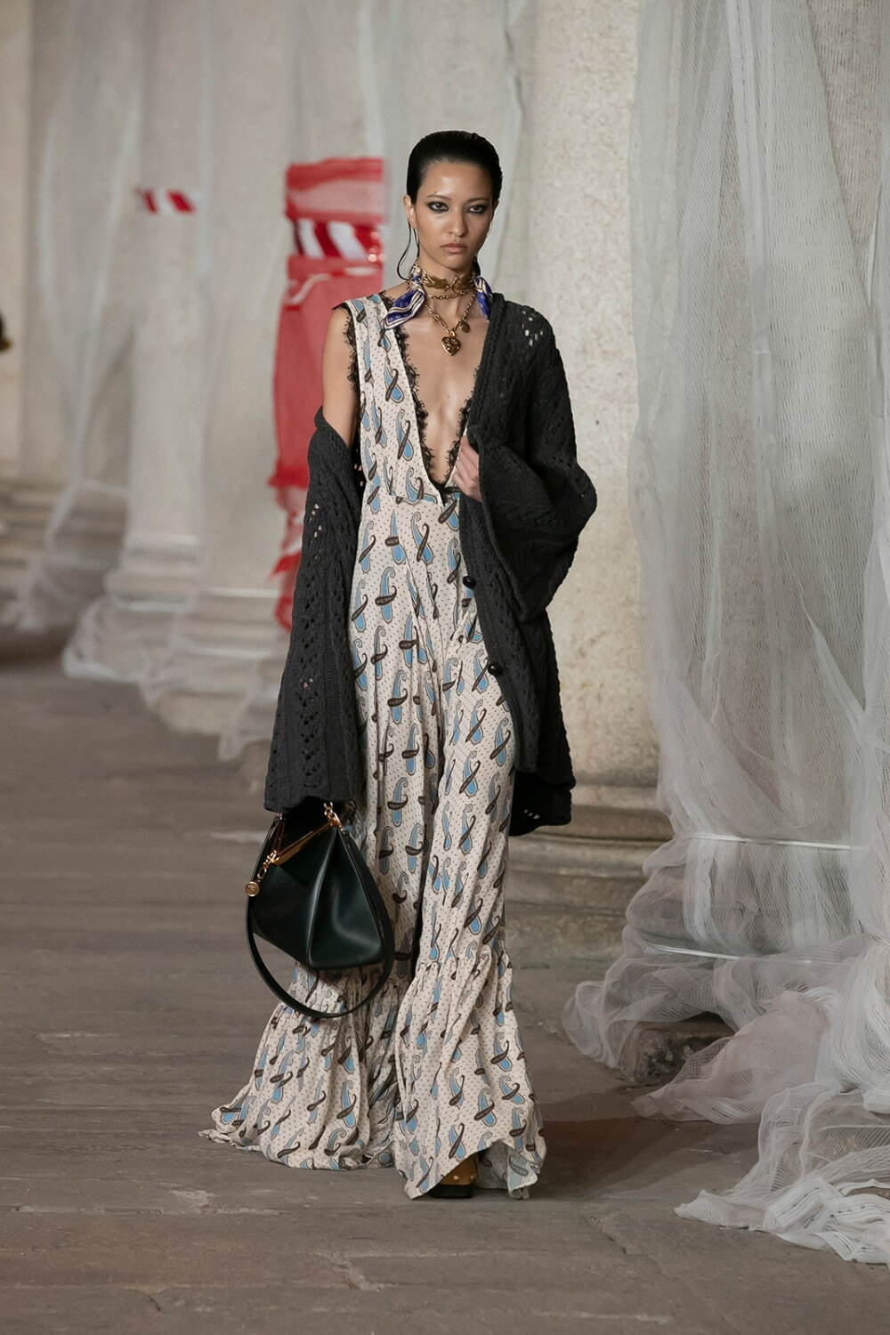 エトロ(ETRO) 2023-24年秋冬ウィメンズコレクション - ファッションプレス
