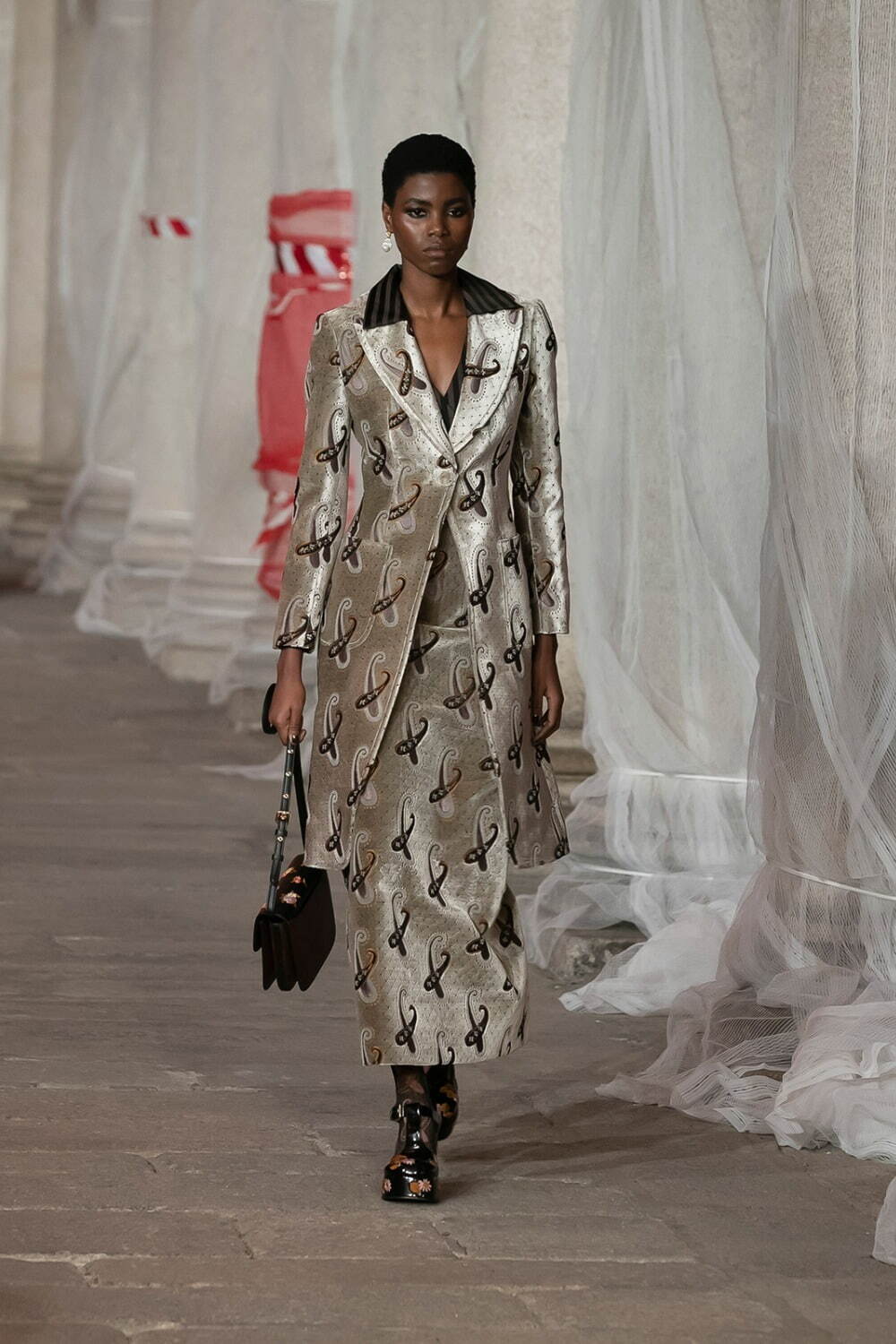 エトロ(ETRO) 2023-24年秋冬ウィメンズコレクション - ファッションプレス