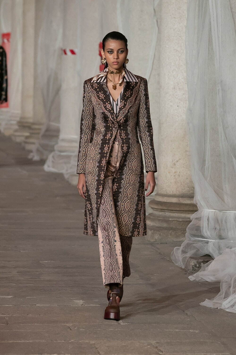 エトロ(ETRO) 2023-24年秋冬ウィメンズコレクション - ファッションプレス
