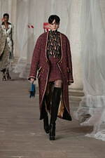 エトロ 2023年秋冬ウィメンズコレクション - “ラディカル”なアプローチに目新しさを｜写真13