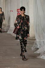 エトロ 2023年秋冬ウィメンズコレクション - “ラディカル”なアプローチに目新しさを｜写真21