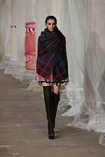 エトロ 2023年秋冬ウィメンズコレクション - “ラディカル”なアプローチに目新しさを｜写真26