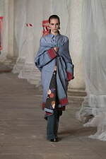 エトロ 2023年秋冬ウィメンズコレクション - “ラディカル”なアプローチに目新しさを｜写真39