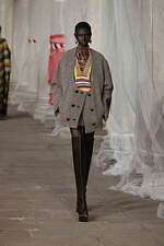 エトロ 2023年秋冬ウィメンズコレクション - “ラディカル”なアプローチに目新しさを｜写真41