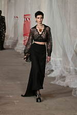 エトロ 2023年秋冬ウィメンズコレクション - “ラディカル”なアプローチに目新しさを｜写真51