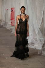 エトロ 2023年秋冬ウィメンズコレクション - “ラディカル”なアプローチに目新しさを｜写真53