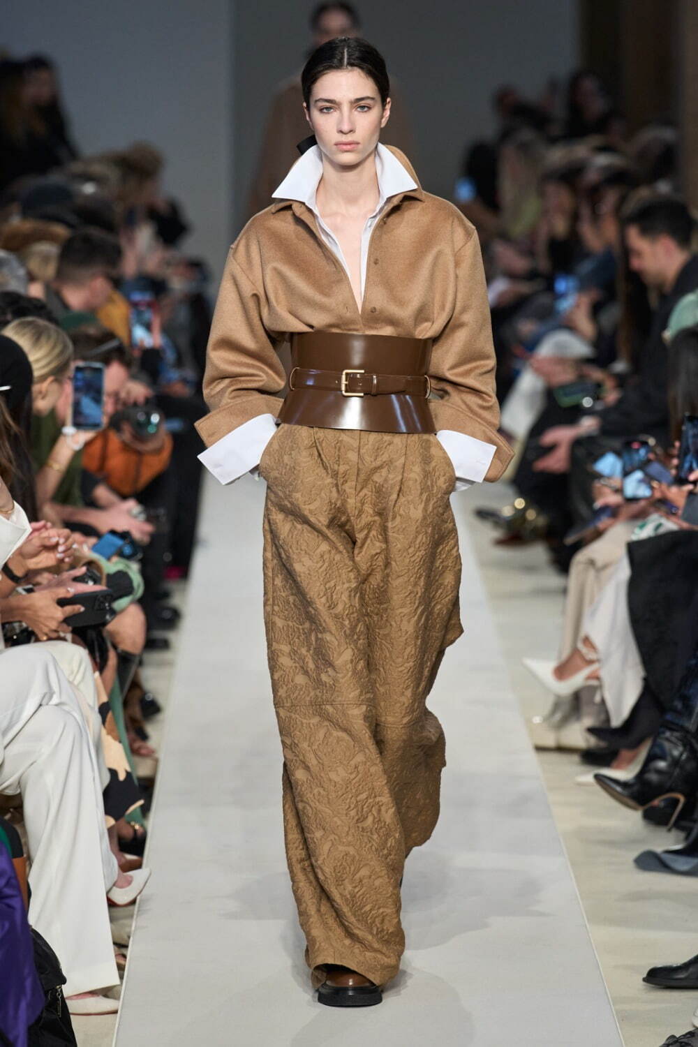 マックスマーラ(Max Mara) 2023-24年秋冬ウィメンズコレクション  - 写真2