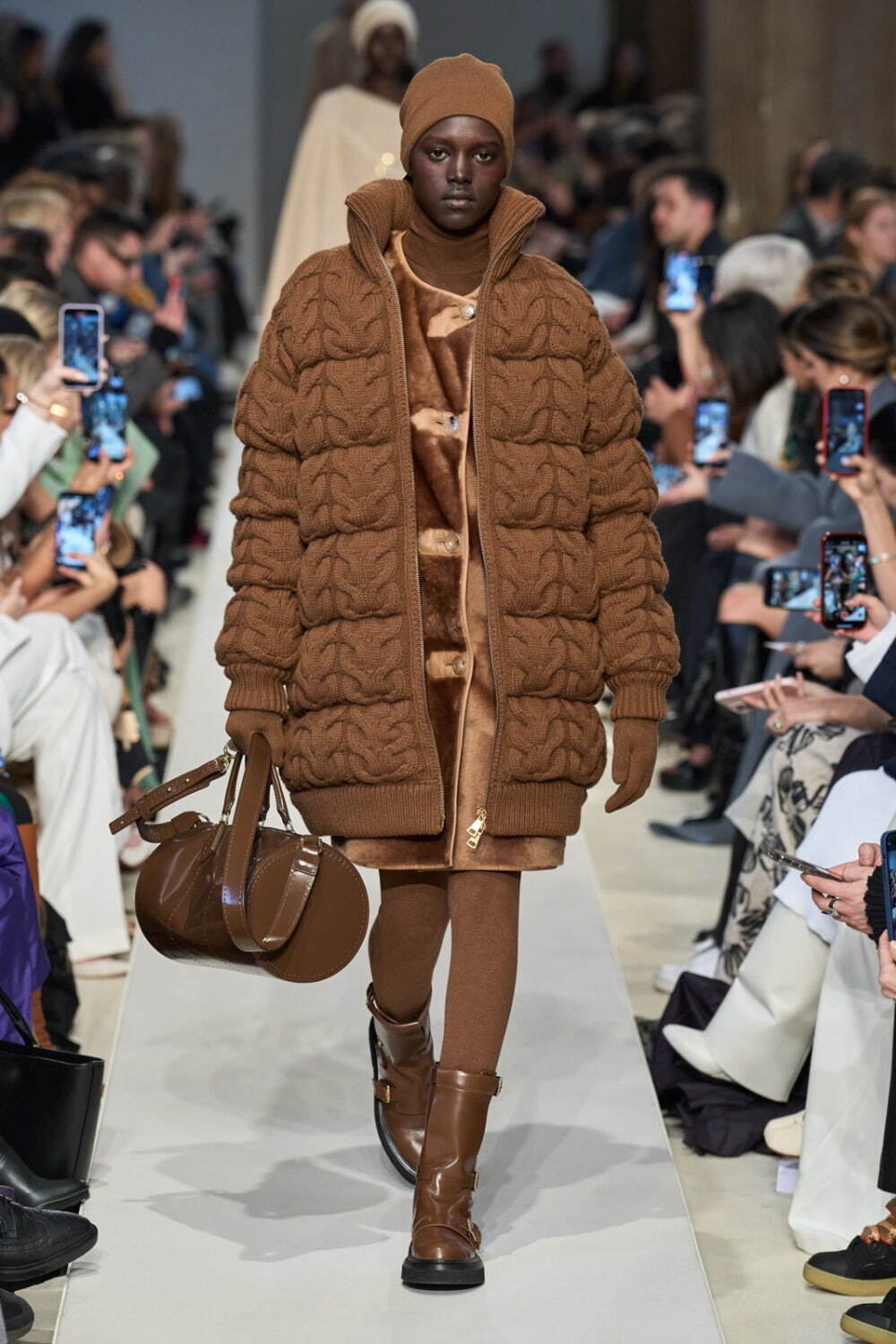 マックスマーラ(Max Mara) 2023-24年秋冬ウィメンズコレクション