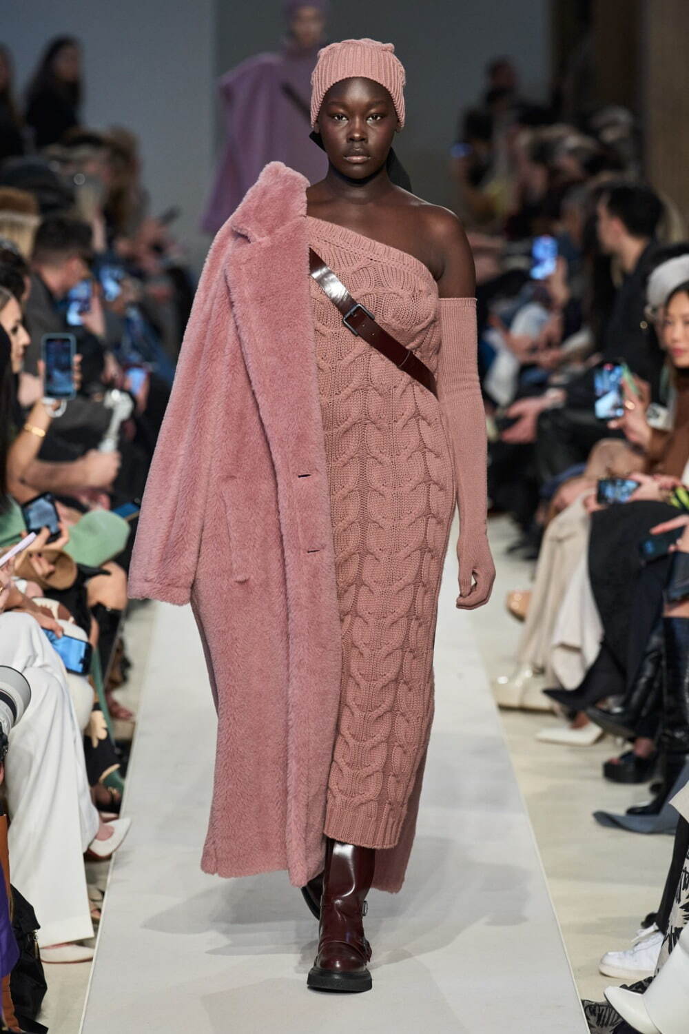 マックスマーラ(Max Mara) 2023-24年秋冬ウィメンズコレクション  - 写真21