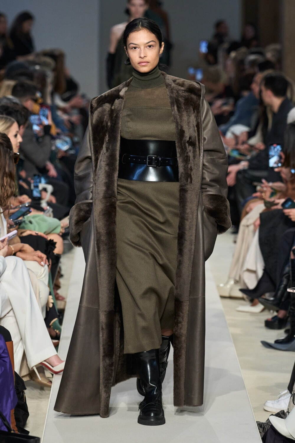 マックスマーラ(Max Mara) 2023-24年秋冬ウィメンズコレクション  - 写真30