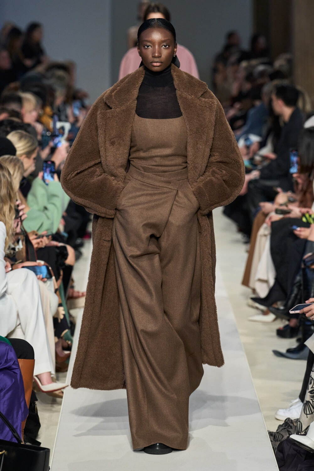 マックスマーラ(Max Mara) 2023-24年秋冬ウィメンズコレクション  - 写真37