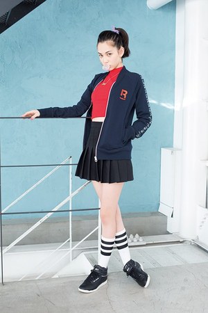 動画 水原希子がストリートガールに リーボック クラシックから春らしいポップな新作が登場 ファッションプレス