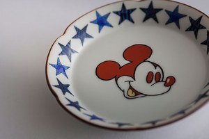 ディズニー 陶磁器 九谷焼の窯元の手でミッキーやミニーが伝統工芸に ファッションプレス