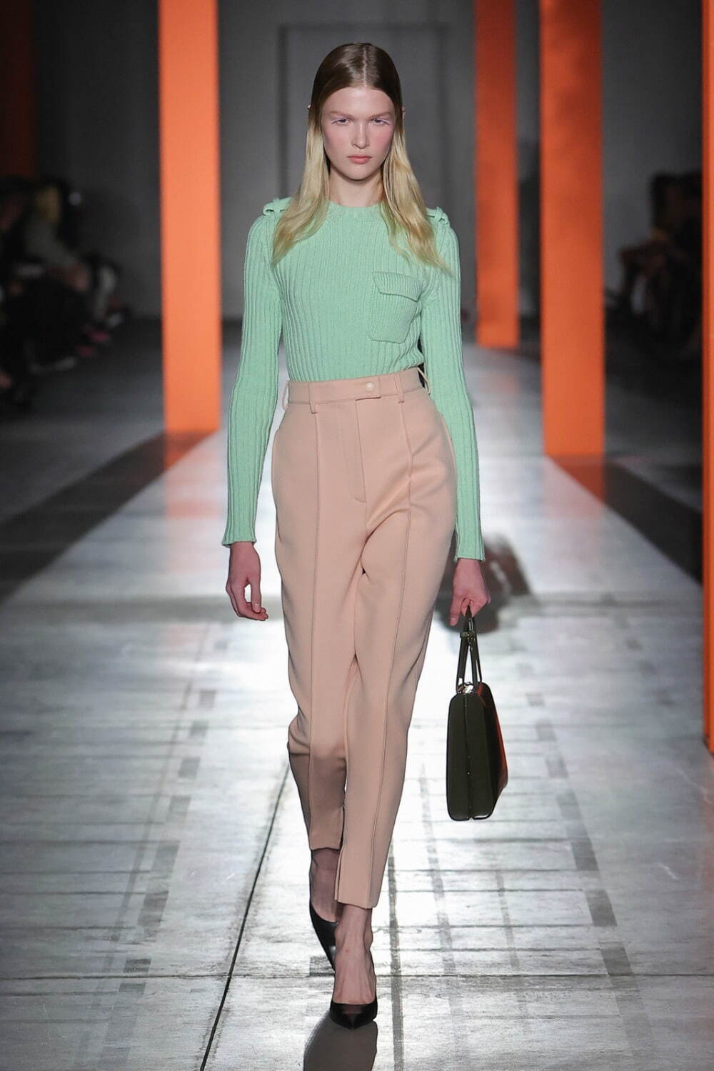 プラダ(PRADA) 2023-24年秋冬ウィメンズコレクション ファッションプレス