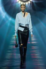 フェンディ 2023年秋冬ウィメンズコレクション - 裂け目から湧き立つエレガンス｜写真1