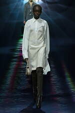 フェンディ 2023年秋冬ウィメンズコレクション - 裂け目から湧き立つエレガンス｜写真15