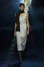 フェンディ 2023年秋冬ウィメンズコレクション - 裂け目から湧き立つエレガンス｜写真19