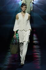 フェンディ 2023年秋冬ウィメンズコレクション - 裂け目から湧き立つエレガンス｜写真20