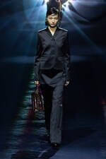 フェンディ 2023年秋冬ウィメンズコレクション - 裂け目から湧き立つエレガンス｜写真38