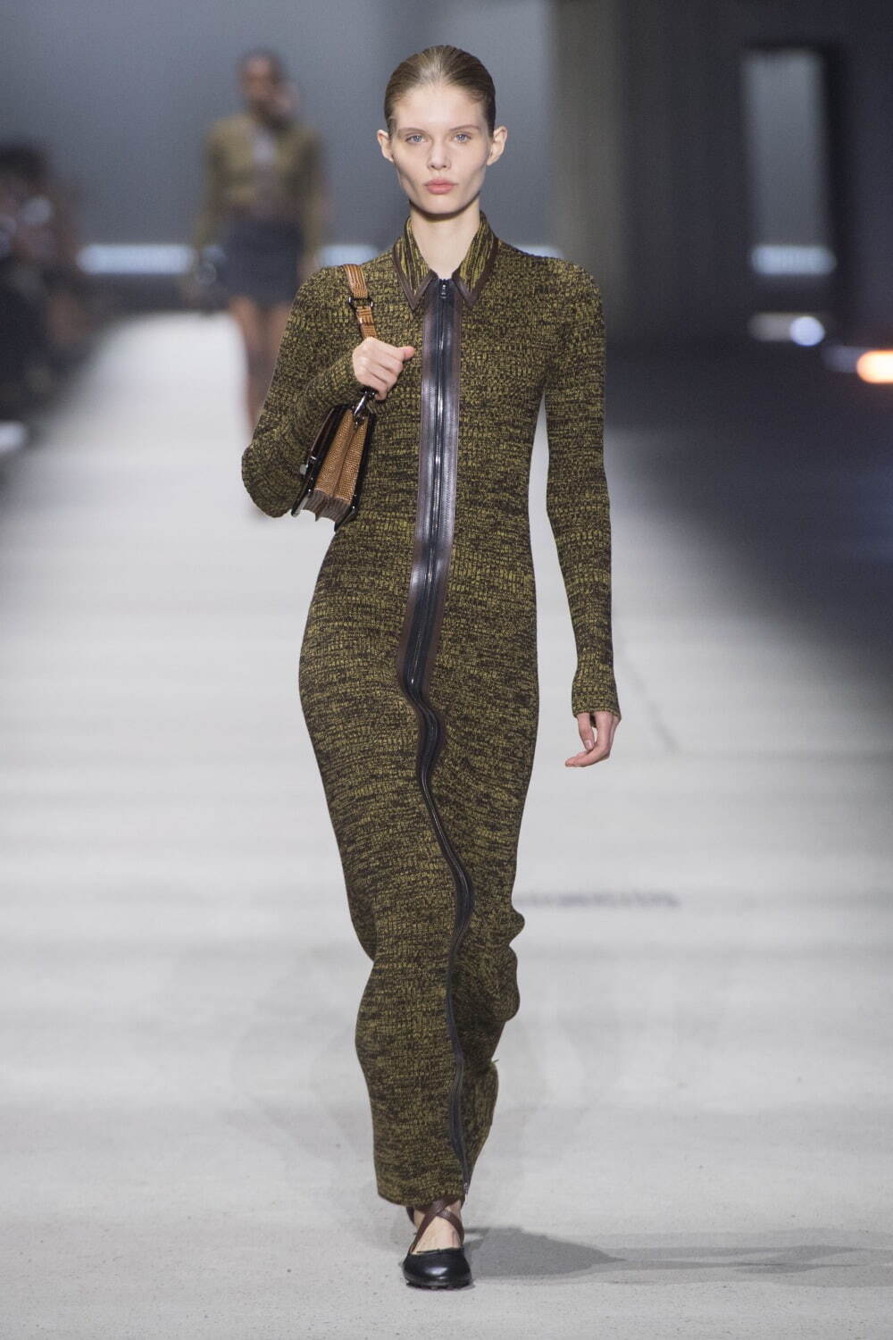 トッズ(TOD'S) 2023-24年秋冬ウィメンズコレクション - ファッションプレス