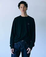 デンハム×ジョン スメドレー初コラボ、ゆったりシルエットの上品クルーネック＆カーディガン｜写真1