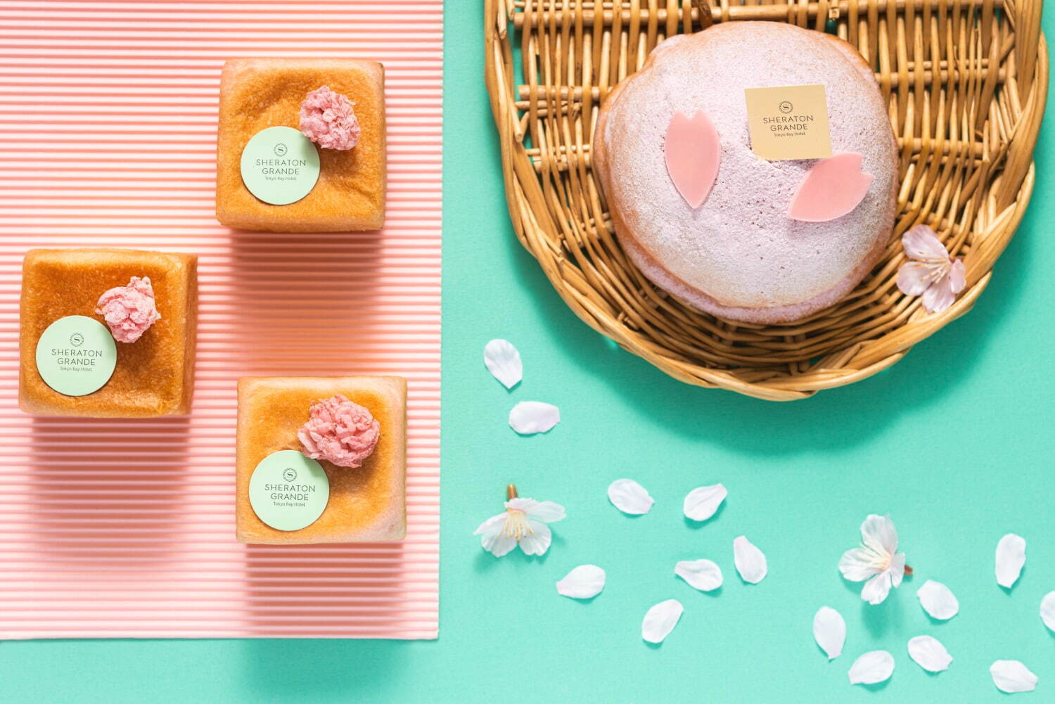 右) 「桜のキューブパン」420円
左) 「桜クリームメロンパン」420円