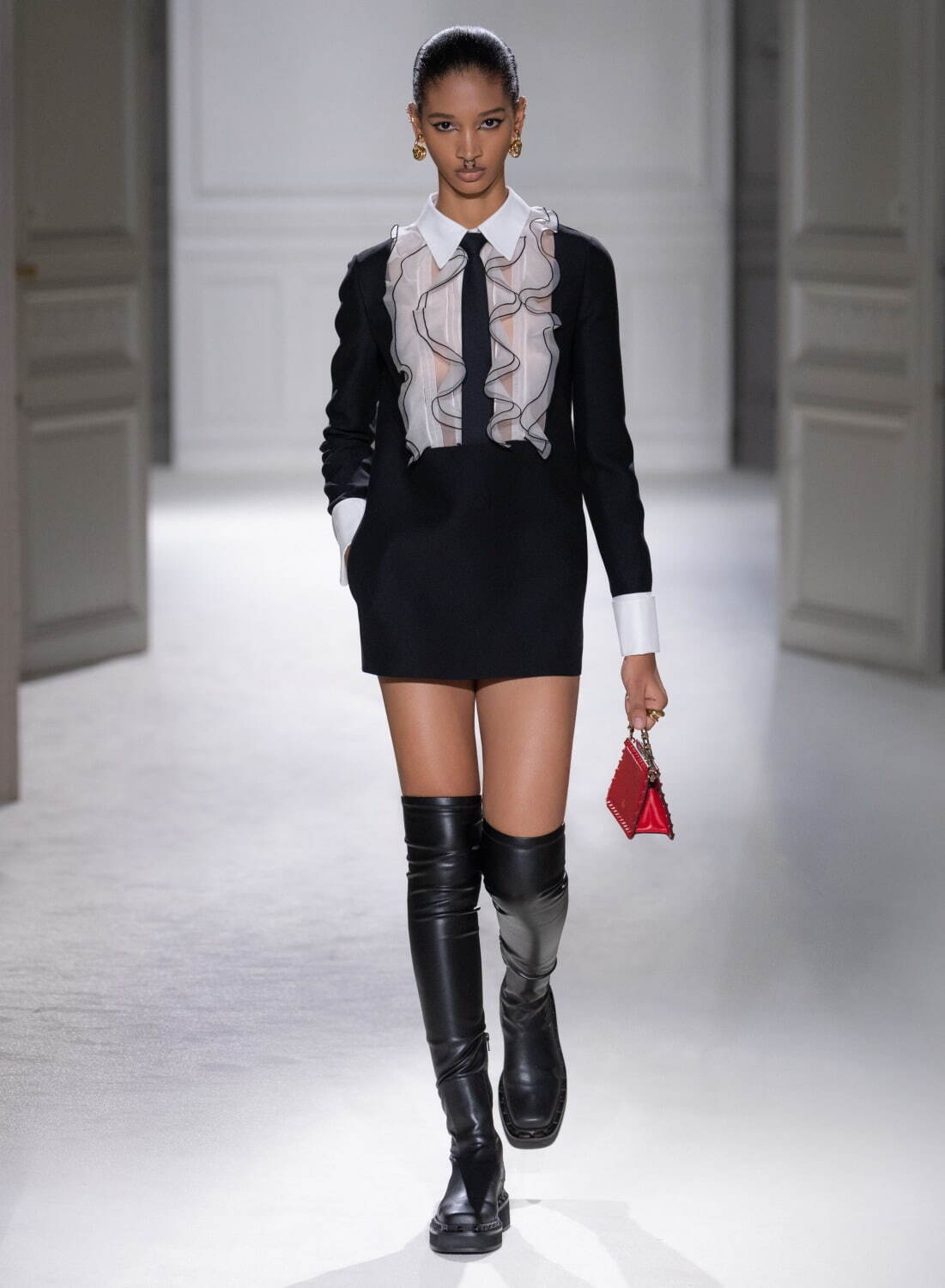 ヴァレンティノ(VALENTINO) 2023-24年秋冬ウィメンズ&メンズコレクション シルエット - 写真21