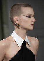 ヴァレンティノ 2023-24年秋冬ズコレクション、“ブラックタイ”を再定義｜写真2