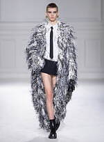 ヴァレンティノ 2023-24年秋冬ズコレクション、“ブラックタイ”を再定義｜写真5