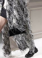 ヴァレンティノ 2023-24年秋冬ズコレクション、“ブラックタイ”を再定義｜写真6