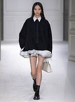 ヴァレンティノ 2023-24年秋冬ズコレクション、“ブラックタイ”を再定義｜写真7