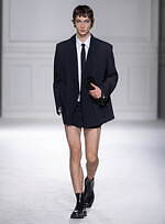 ヴァレンティノ 2023-24年秋冬ズコレクション、“ブラックタイ”を再定義｜写真8