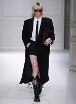 ヴァレンティノ 2023-24年秋冬ズコレクション、“ブラックタイ”を再定義｜写真15