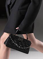 ヴァレンティノ 2023-24年秋冬ズコレクション、“ブラックタイ”を再定義｜写真23