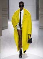 ヴァレンティノ 2023-24年秋冬ズコレクション、“ブラックタイ”を再定義｜写真24