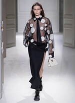 ヴァレンティノ 2023-24年秋冬ズコレクション、“ブラックタイ”を再定義｜写真34