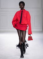 ヴァレンティノ 2023-24年秋冬ズコレクション、“ブラックタイ”を再定義｜写真44