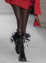 ヴァレンティノ 2023-24年秋冬ズコレクション、“ブラックタイ”を再定義｜写真45