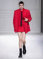 ヴァレンティノ 2023-24年秋冬ズコレクション、“ブラックタイ”を再定義｜写真48