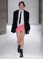 ヴァレンティノ 2023-24年秋冬ズコレクション、“ブラックタイ”を再定義｜写真56