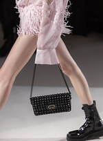 ヴァレンティノ 2023-24年秋冬ズコレクション、“ブラックタイ”を再定義｜写真62