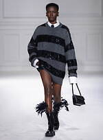 ヴァレンティノ 2023-24年秋冬ズコレクション、“ブラックタイ”を再定義｜写真77