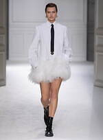 ヴァレンティノ 2023-24年秋冬ズコレクション、“ブラックタイ”を再定義｜写真80