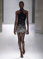 ヴァレンティノ 2023-24年秋冬ズコレクション、“ブラックタイ”を再定義｜写真83