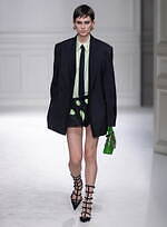 ヴァレンティノ 2023-24年秋冬ズコレクション、“ブラックタイ”を再定義｜写真87