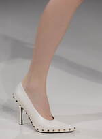 ヴァレンティノ 2023-24年秋冬ズコレクション、“ブラックタイ”を再定義｜写真89