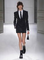 ヴァレンティノ 2023-24年秋冬ズコレクション、“ブラックタイ”を再定義｜写真95