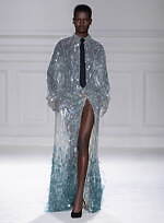 ヴァレンティノ 2023-24年秋冬ズコレクション、“ブラックタイ”を再定義｜写真98